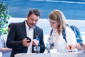 Teilnehmer/innen beim Networking