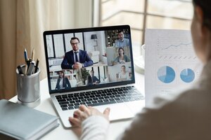 Berufliche Weiterbildung findet heute oft online statt, doch das FernUSG stammt aus den 1970ern – damals wurden Fernkurse meist per Post verschickt. Auf moderne Lernformate lässt sich das Gesetz nur schwer anwenden, nun soll es fallen.