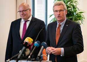 Der schleswig-holsteinische Wirtschaftsminister Bernd Buchholz (rechts) mit Peter Altmaier - als man sich noch physisch treffen durfte