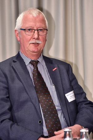Reinhard Richter, stv. Hauptgeschäftsführer Metallgewerbeverband Nord, vertritt in der Diskussion die Positionen der Handwerksverbände