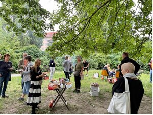 Ein gemütlicher Sommerabend mit vielen Leckereien beim diesjährigen BYO-Grillen in Berlin