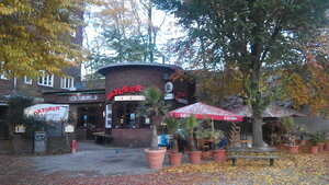 Das Location "Café oktober" von außen
