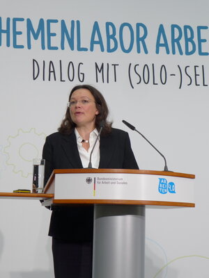 Arbeitsministerin Nahles eröffnet die Veranstaltung