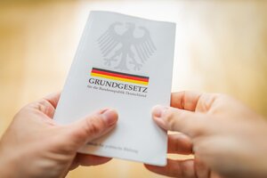 Die Freiheit der Arbeit wird durch verschiedene Grundrechte verbürgt.