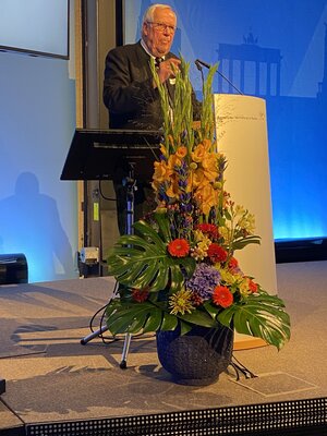 Prof. Gunnar Folke Schuppert hat im Namen des Kuratoriums der Bonhoff-Stiftung begrüßt und die Laudatio auf den diesjährigen Preisträger gehalten