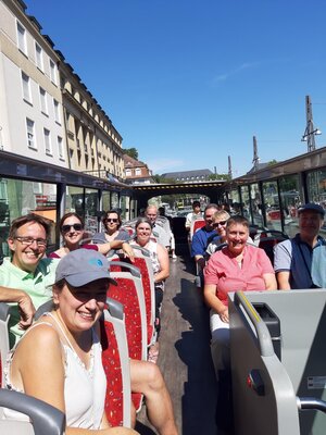 Der VGSD wird dieses Jahr zehn Jahre alt und die Regionalgruppe Karlsruhe feierte das bei strahlendem Sonnenschein und mit strahlenden Gesichter bei einer Citybus Tour!