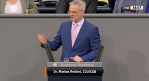 Dr. Markus Reichel (CDU) beim Beantworten einer Zwischenfrage