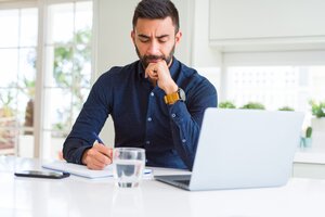 <em>Ratlos am Rechner: Die Fragen und Antwortmöglichkeiten im Selbstcheck lassen viel Interpretationsspielraum.</em>