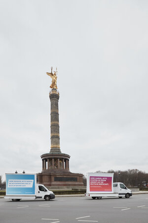 Vor der Siegessäule