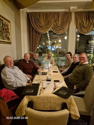 Gute essen und noch besser vernetzen: Die Teilnehmer unseres Februar-Stammtisches in Erfurt.