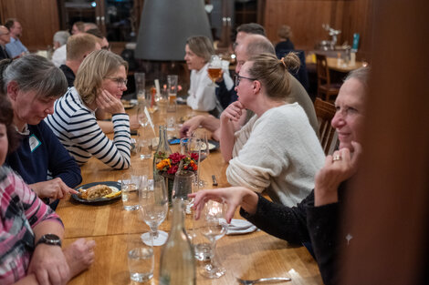 Sich in Gespräche vertiefen und gut essen - das ist unser Netzwerkabend