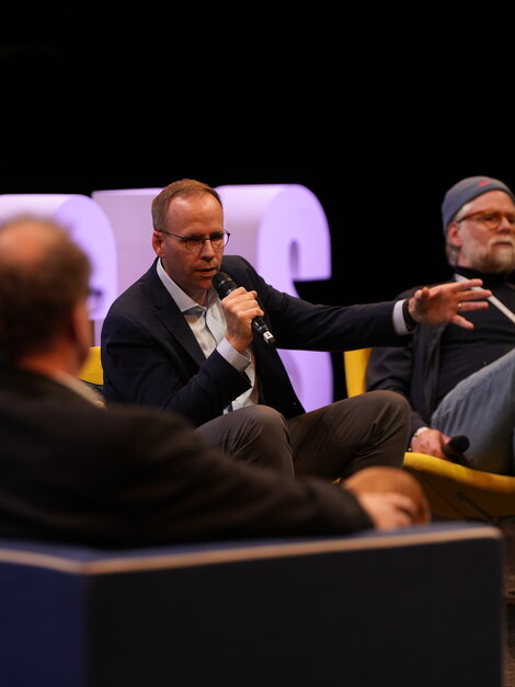 Auf dem Panel "The Creative Shift" diskutierte Jörn über Transformation, KI und politische Verantwortung in der Branche. 