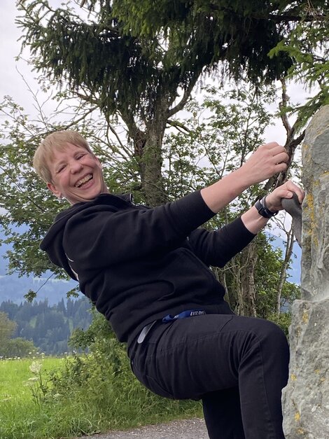 Wenn sie nicht gerade mit ihrer Regionalgruppe im Allgäu wandert, übersetzt unsere neu gewählte Kassenprüferin Karin Zweigler zwischen "Kanzleiisch" und "Mandantisch".