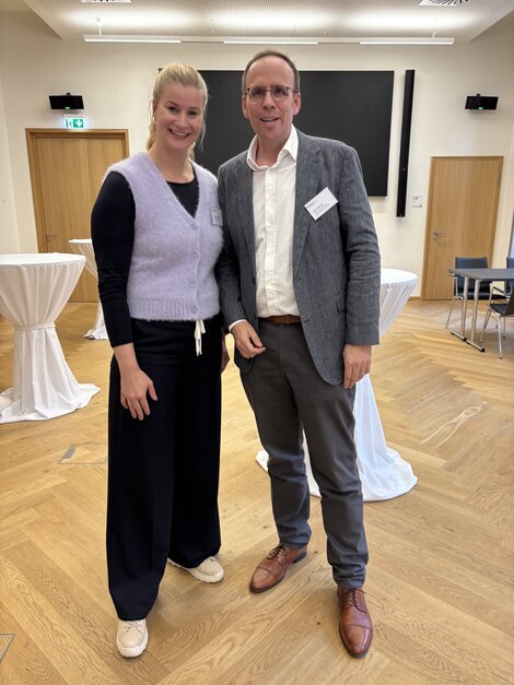 Für den Athleten Deutschland e.V. war Olympia-Silber-Medaillen-Siegerin Dajana Eitberger dabei, hier mit Jörn Freynick. 