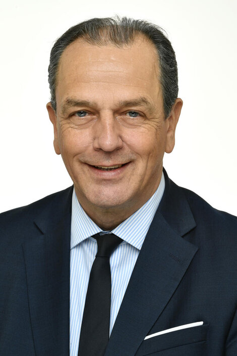Michael Schäfer folgt als Staatssekretär auf Dr. Rolf Schmachtenberg