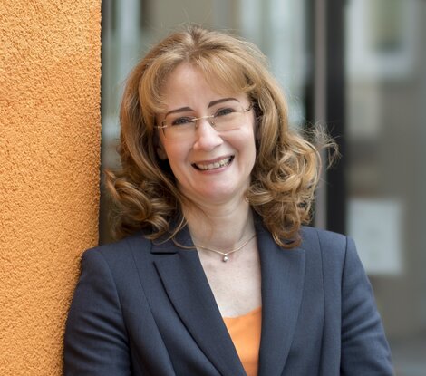 Sabine Bleumortier beantwortet im Interview Fragen rund um das Thema Ausbildung im eigenen Unternehmen
