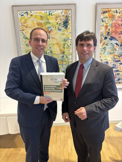 Am gestrigen Donnerstag (18.12) tauschte sich unser politischer Leiter mit Dr. Marcus Optendrenk MdL (CDU) zur Aktivrente aus – und übergab dem Finanzminister von Nordrhein-Westfalen unsere Petition. 