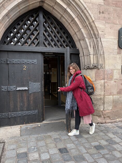 Hereinspaziert, hereinspaziert: Der Eingang zur "Jugendherberge" in Nürnberg