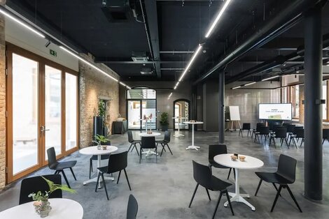 Moderne Technik und Industriecharme meets Historie - ein außergewöhnliches Ambiente umgibt uns beim Networking