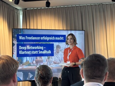 Ebenfalls vor Ort präsent war Sandra Loehning von unserem Kooperationspartner exali. Sie hielt einen spannenden Vortrag über Deep Networking für Freelancer/innen.