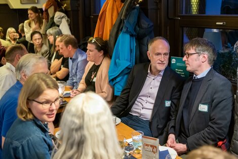 Wo alles begann: FM Rommert im Gespräch mit unserem Vorstandsvorsitzenden Andreas Lutz beim Netzwerktreffen in Frankfurt
