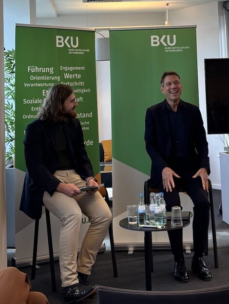 BKU-Geschäftsführer David Dekorsi (l.) im Gespräch mit René Obermann (Warburg Pincus, Airbus)