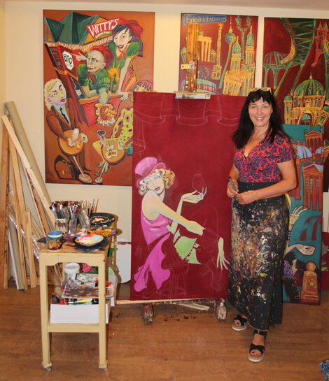 Malerin Katja Wiedemann in ihrem Atelier
