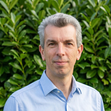 Dipl.-Handelslehrer Victor Lourenço leitete in Kooperation mit dem VGSD seit 2013 die Crashkurse "Rechnungen, Buchführung und Steuern" sowie "WISO Mein Büro" und hat Hunderte von Selbständigen dabei begleitet, ihre Buchführung selbst in die Hand zu nehmen. Nun gibt er sein Wissen im Starter-Team weiter. 
