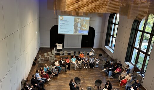 Nachbericht zu gemeinsamer Veranstaltung von VGSD und IHK: Lebendige Diskussion "im Goldfischglas" über Reform der Statusfeststellung
