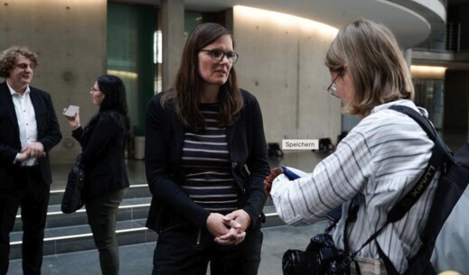 Johanna Röh über Mutterschutz für Selbstständige: "Es ist nicht zeitgemäß, wenn sich Frauen zwischen Kind und Beruf entscheiden müssen."