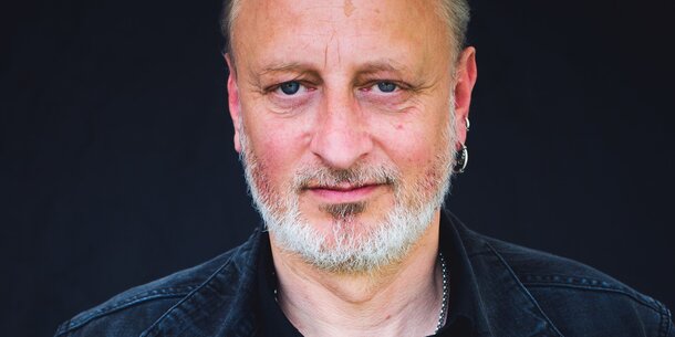 Dany Rau: Richter sieht keine Existenzgefährdung aufgrund des faktischen Berufsverbots durch die Corona-Verordnungen