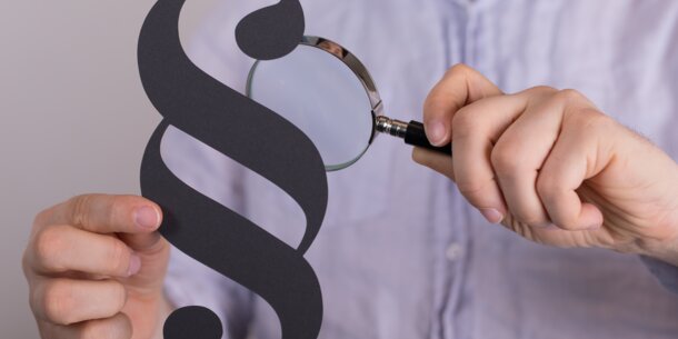 "Raum für Selbstständigkeit verengt":Erneut kritisiert juristischer Fachaufsatz die Ausweitung des Beschäftigtenbegriffs durch das BSG