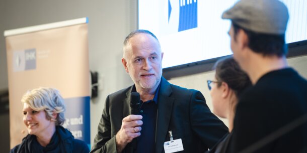 Zweiter IHK Selbstständigentag: Aiwanger rechtfertigt Soforthilfechaos – Lutz fordert Altersvorsorgedepot