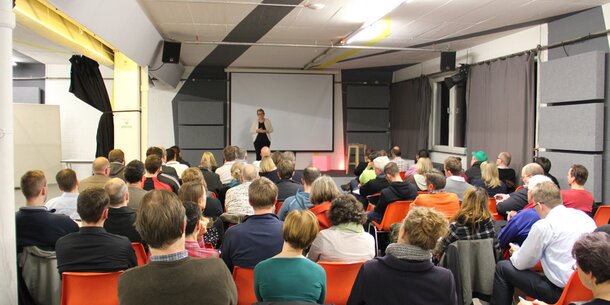 Abschluss von Christa Weidners Roadshow durch sechs Städte heute abend in Berlin