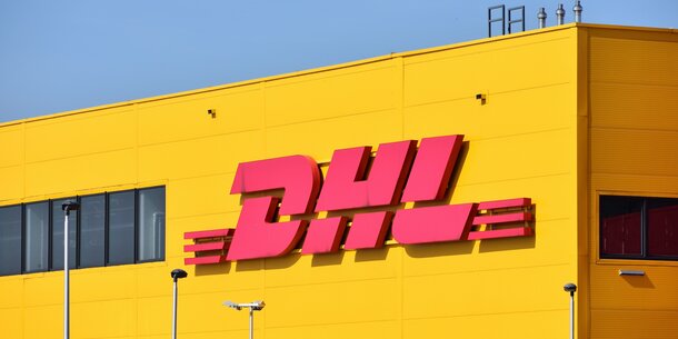 "Risiko von Scheinselbstständigkeit": DHL beendet Zusammenarbeit mit Freelancern mitten in laufenden Projekten