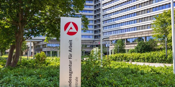 Gefährliche Entwicklung im öffentlichen Sektor?: Warum Freelancer sich nicht auf kostenlose Einarbeitung einlassen sollten