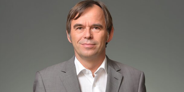 Hermann-Josef Tenhagen stellt sich hinter Solo-Selbstständige – SPIEGEL veröffentlicht zeitgleich Interview mit Catharina Bruns