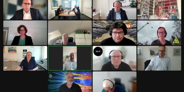 Große Online-Konferenz zu Statusfeststellung: Zielgerichtete Diskussion über Lösungsvorschläge