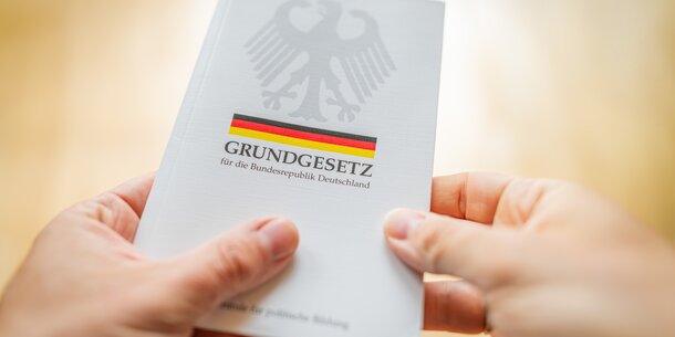 Gastbeitrag von Dr. Joachim Wenzel: Was einvernehmliche Liebe und einvernehmliche Arbeit gemeinsam haben