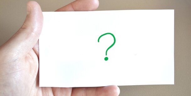 FAQ zum Anspruch auf Neustarthilfe: Mitarbeiterzahl, Hauptberuflichkeit und Gründungsdatum