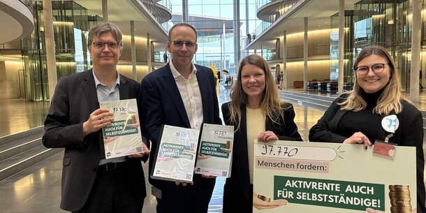 Woche der Entscheidung:So lief die Übergabe unserer Aktivrente-Petition in Berlin