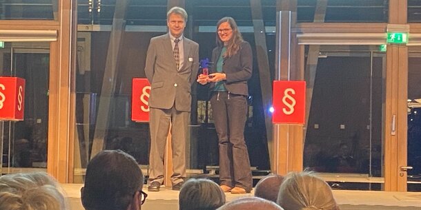 Bereits drittes VGSD-Mitglied ausgezeichnet: Mutterschutz-Petentin Johanna Röh gewinnt Werner-Bonhoff-Preis 2023 