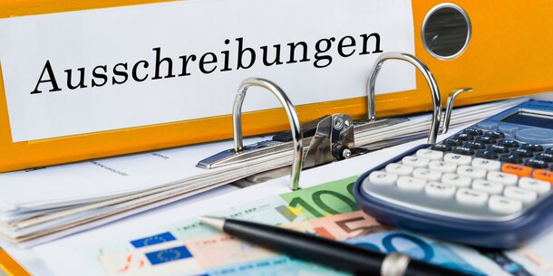 Bei Vergaben mitmischen: Auch Solo-Selbstständige können sich um öffentliche Aufträge bewerben