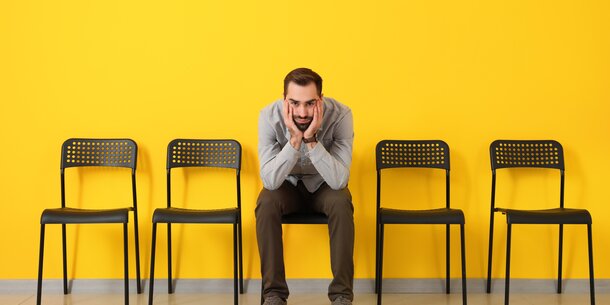 Scheinselbstständigkeit: Politik verlängert Übergangsregelung für Bildungsbereich – Millionen Solo-Selbstständige warten weiter auf Rechtssicherheit