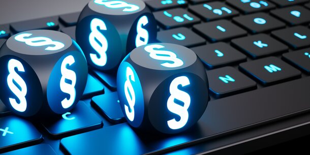 Gefahr von Abmahnungen: Das solltest du im  Impressum deiner Website ändern