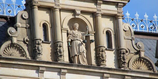Kurz berichtet: 16 Jahre bis zur Gerichtsentscheidung über eine angebliche Scheinselbstständigkeit