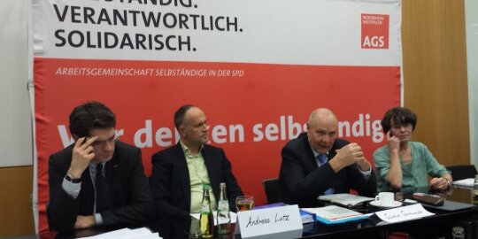 Podiumsdiskussion in Düsseldorf mit Vertretern von ver.di, SPD und Handwerkstag