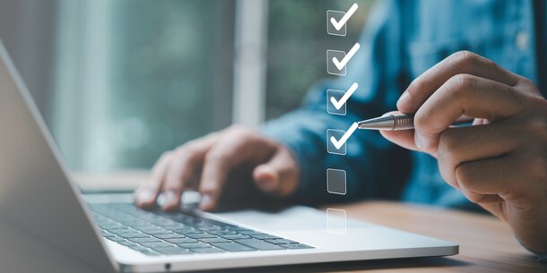 Checkliste und Vergleichstabelle - jetzt mit mehr als 40 Produkten: Mit diesen Tools bereitest du dich perfekt auf die E-Rechnung vor