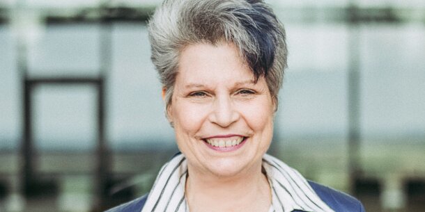 Who is who: Angela Wosylus