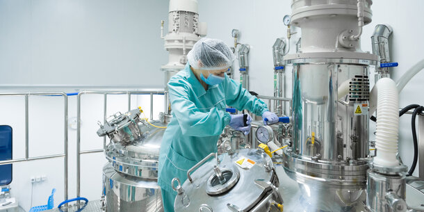 Was ist dein Beitrag als Selbstständige zu Wirtschaft und Gesellschaft?: „Meine Arbeit bewirkt, dass Patienten sichere Medikamente erhalten – und wir unabhängiger von Arzneimittel-Importen werden können“